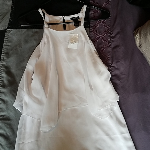 Dress - Picture 4 of 4